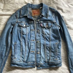 Levi’s Denim Jacket size Small. Excellent condition